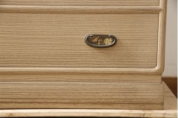中古　国産　職人手造り　美しい金具が目を惹く上品な総桐箪笥(並厚、四方丸、桐たんす、整理タンス、引き出し、チェスト、和箪笥、衣装箪笥、着物箪笥、衣装盆)(R-065395)