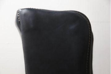 中古　超美品　イギリスハンドメイド　ディスティンクティブ チェスターフィールド(DISTINCTIVE CHESTERFIELDS)　本革(レザー)　重厚感のある佇まいが魅力的なウイングバックチェア(ウィングバックチェア、1人掛けソファ、1P、アームチェア)(定価約30万円)(R-065396)