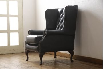 中古　超美品　イギリスハンドメイド　ディスティンクティブ チェスターフィールド(DISTINCTIVE CHESTERFIELDS)　本革(レザー)　重厚感のある佇まいが魅力的なウイングバックチェア(ウィングバックチェア、1人掛けソファ、1P、アームチェア)(定価約30万円)(R-065396)