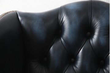 中古　超美品　イギリスハンドメイド　ディスティンクティブ チェスターフィールド(DISTINCTIVE CHESTERFIELDS)　本革(レザー)　重厚感のある佇まいが魅力的なウイングバックチェア(ウィングバックチェア、1人掛けソファ、1P、アームチェア)(定価約30万円)(R-065396)