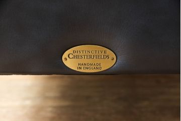 中古　超美品　イギリスハンドメイド　ディスティンクティブ チェスターフィールド(DISTINCTIVE CHESTERFIELDS)　本革(レザー)　重厚感のある佇まいが魅力的なウイングバックチェア(ウィングバックチェア、1人掛けソファ、1P、アームチェア)(定価約30万円)(R-065396)
