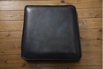 中古　超美品　イギリスハンドメイド　ディスティンクティブ チェスターフィールド(DISTINCTIVE CHESTERFIELDS)　本革(レザー)　重厚感のある佇まいが魅力的なウイングバックチェア(ウィングバックチェア、1人掛けソファ、1P、アームチェア)(定価約30万円)(R-065396)