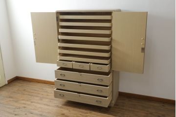 中古　伝統工芸士　熊倉由蔵作　凛とした佇まいが魅力の加茂総桐箪笥(胴厚、四方丸、桐たんす、着物箪笥、和タンス、引き出し、衣装箪笥)(R-065397)