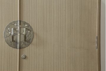 中古　伝統工芸士　熊倉由蔵作　凛とした佇まいが魅力の加茂総桐箪笥(胴厚、四方丸、桐たんす、着物箪笥、和タンス、引き出し、衣装箪笥)(R-065397)