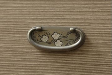 中古　伝統工芸士　熊倉由蔵作　凛とした佇まいが魅力の加茂総桐箪笥(胴厚、四方丸、桐たんす、着物箪笥、和タンス、引き出し、衣装箪笥)(R-065397)