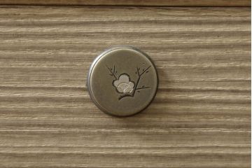 中古　伝統工芸士　熊倉由蔵作　凛とした佇まいが魅力の加茂総桐箪笥(胴厚、四方丸、桐たんす、着物箪笥、和タンス、引き出し、衣装箪笥)(R-065397)