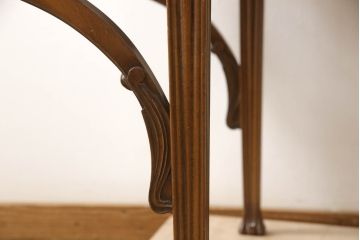 中古　美品　イタリア高級家具　メデア(Medea)　アールヌーボー　クラシカルな佇まいが魅力的なレザートップデスク(アールヌーヴォー、ワークデスク、机、テーブル、作業台、在宅用、在宅ワーク用)(R-065398)