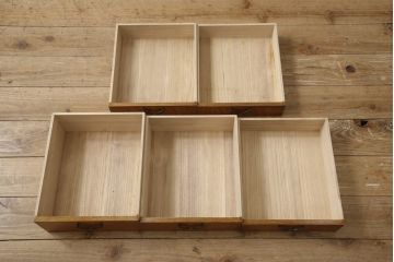 中古　美品　最高級品　江戸指物　桑網代　漆塗り　桑材・タモ材・桐材が使われた美しい杢目が魅力の茶棚(茶箪笥、飾り棚、収納棚)(定価推定約150万円)(R-065402)