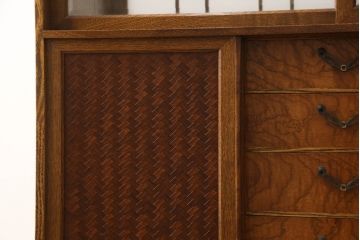 中古　美品　最高級品　江戸指物　桑網代　漆塗り　桑材・タモ材・桐材が使われた美しい杢目が魅力の茶棚(茶箪笥、飾り棚、収納棚)(定価推定約150万円)(R-065402)