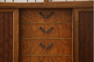 中古　美品　最高級品　江戸指物　桑網代　漆塗り　桑材・タモ材・桐材が使われた美しい杢目が魅力の茶棚(茶箪笥、飾り棚、収納棚)(定価推定約150万円)(R-065402)