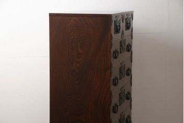 中古　美品　岩谷堂箪笥　力強い木目と品の良い金具が目を惹く縦型箪笥(縦型チェスト、和タンス、収納たんす、引き出し、衣装箪笥)(R-065403)