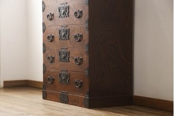 中古　美品　岩谷堂箪笥　力強い木目と品の良い金具が目を惹く縦型箪笥(縦型チェスト、和タンス、収納たんす、引き出し、衣装箪笥)(R-065403)