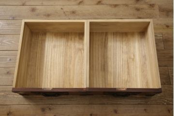 中古　美品　岩谷堂箪笥　力強い木目と品の良い金具が目を惹く縦型箪笥(縦型チェスト、和タンス、収納たんす、引き出し、衣装箪笥)(R-065403)