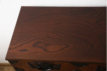 中古　美品　岩谷堂箪笥　力強い木目と品の良い金具が目を惹く縦型箪笥(縦型チェスト、和タンス、収納たんす、引き出し、衣装箪笥)(R-065403)