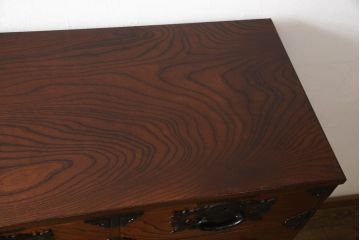 中古　美品　岩谷堂箪笥　力強い木目と品の良い金具が目を惹く縦型箪笥(縦型チェスト、和タンス、収納たんす、引き出し、衣装箪笥)(R-065403)