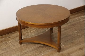 中古　DREXEL HERITAGE(ドレクセルヘリテイジ)　クラシカルな佇まいが目を惹くローテーブル(カフェテーブル、コーヒーテーブル、センターテーブル、ラウンドテーブル)(R-065409)
