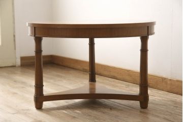 中古　DREXEL HERITAGE(ドレクセルヘリテイジ)　クラシカルな佇まいが目を惹くローテーブル(カフェテーブル、コーヒーテーブル、センターテーブル、ラウンドテーブル)(R-065409)
