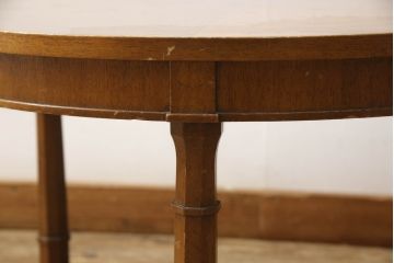 中古　DREXEL HERITAGE(ドレクセルヘリテイジ)　クラシカルな佇まいが目を惹くローテーブル(カフェテーブル、コーヒーテーブル、センターテーブル、ラウンドテーブル)(R-065409)