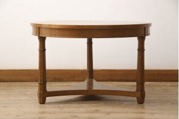 中古　DREXEL HERITAGE(ドレクセルヘリテイジ)　クラシカルな佇まいが目を惹くローテーブル(カフェテーブル、コーヒーテーブル、センターテーブル、ラウンドテーブル)(R-065409)