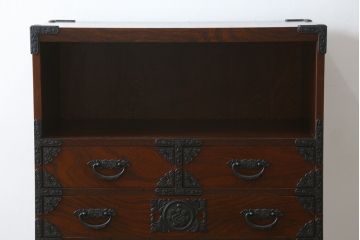 中古　駿河民芸　品の良い牡丹の金具が和の雰囲気を高める和箪笥(収納たんす、整理タンス、衣装箪笥、引き出し)(R-065410)