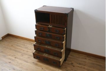 中古　駿河民芸　品の良い牡丹の金具が和の雰囲気を高める和箪笥(収納たんす、整理タンス、衣装箪笥、引き出し)(R-065410)