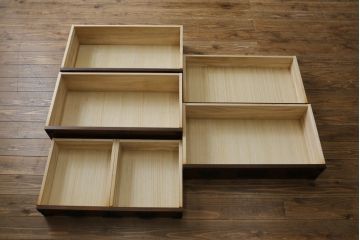中古　駿河民芸　品の良い牡丹の金具が和の雰囲気を高める和箪笥(収納たんす、整理タンス、衣装箪笥、引き出し)(R-065410)