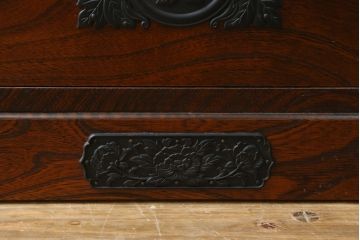 中古　駿河民芸　品の良い牡丹の金具が和の雰囲気を高める和箪笥(収納たんす、整理タンス、衣装箪笥、引き出し)(R-065410)