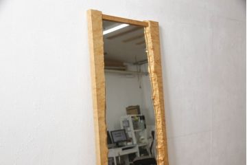 中古　美品　純木家具　楓(カエデ)材　鳥眼杢(バーズアイ)　木本来の趣がお楽しみいただけるスタンドミラー(姿見、ドレッシングミラー、鏡)(R-065413)