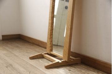 中古　美品　純木家具　楓(カエデ)材　鳥眼杢(バーズアイ)　木本来の趣がお楽しみいただけるスタンドミラー(姿見、ドレッシングミラー、鏡)(R-065413)
