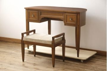 中古　DREXEL HERITAGE(ドレクセルヘリテイジ)　Triune(トライユン)　高級感漂う佇まいが魅力のドレッサーとスツールのセット(化粧台、鏡台、引き出し、ミラー、オットマン)(ドレッサーの定価約42万円)(R-065414)