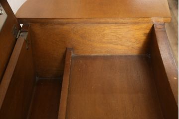 中古　DREXEL HERITAGE(ドレクセルヘリテイジ)　Triune(トライユン)　高級感漂う佇まいが魅力のドレッサーとスツールのセット(化粧台、鏡台、引き出し、ミラー、オットマン)(ドレッサーの定価約42万円)(R-065414)