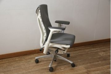 中古　極美品　Herman Miller(ハーマンミラー)　Embody Chairs　Bill Stumpf・Jeff Weber　ホワイトフレームがお洒落!座り心地を追求したエンボディチェア(ゲーミングチェア、オフィスチェア、アームチェア、ワークチェア、ビル・スタンフ、ジェフ・ウェバー)(定価約25万円)(R-065415)