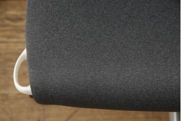 中古　極美品　Herman Miller(ハーマンミラー)　Embody Chairs　Bill Stumpf・Jeff Weber　ホワイトフレームがお洒落!座り心地を追求したエンボディチェア(ゲーミングチェア、オフィスチェア、アームチェア、ワークチェア、ビル・スタンフ、ジェフ・ウェバー)(定価約25万円)(R-065415)