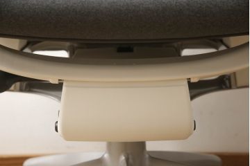 中古　極美品　Herman Miller(ハーマンミラー)　Embody Chairs　Bill Stumpf・Jeff Weber　ホワイトフレームがお洒落!座り心地を追求したエンボディチェア(ゲーミングチェア、オフィスチェア、アームチェア、ワークチェア、ビル・スタンフ、ジェフ・ウェバー)(定価約25万円)(R-065415)