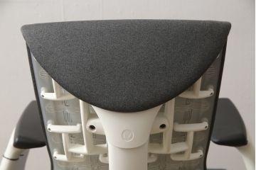 中古　極美品　Herman Miller(ハーマンミラー)　Embody Chairs　Bill Stumpf・Jeff Weber　ホワイトフレームがお洒落!座り心地を追求したエンボディチェア(ゲーミングチェア、オフィスチェア、アームチェア、ワークチェア、ビル・スタンフ、ジェフ・ウェバー)(定価約25万円)(R-065415)