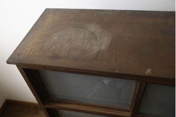和製アンティーク　ナラ材(楢)　格納作業台付き!　ノスタルジックな雰囲気漂う二段重ね食器棚(カップボード、戸棚、収納棚、キャビネット、サイドボード)(R-065417)