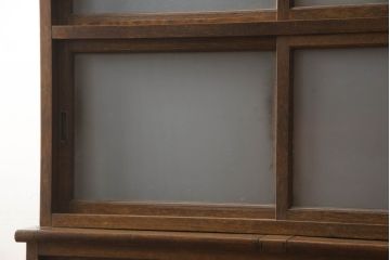 和製アンティーク　ナラ材(楢)　格納作業台付き!　ノスタルジックな雰囲気漂う二段重ね食器棚(カップボード、戸棚、収納棚、キャビネット、サイドボード)(R-065417)