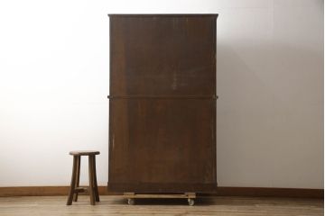 和製アンティーク　ナラ材(楢)　格納作業台付き!　ノスタルジックな雰囲気漂う二段重ね食器棚(カップボード、戸棚、収納棚、キャビネット、サイドボード)(R-065417)