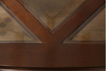 中古　アメリカ製　ガラス天板　クラシカルなデザインが魅力のセンターテーブル(リビングテーブル、ローテーブル、フロアテーブル、センチュリー社)(R-065418)