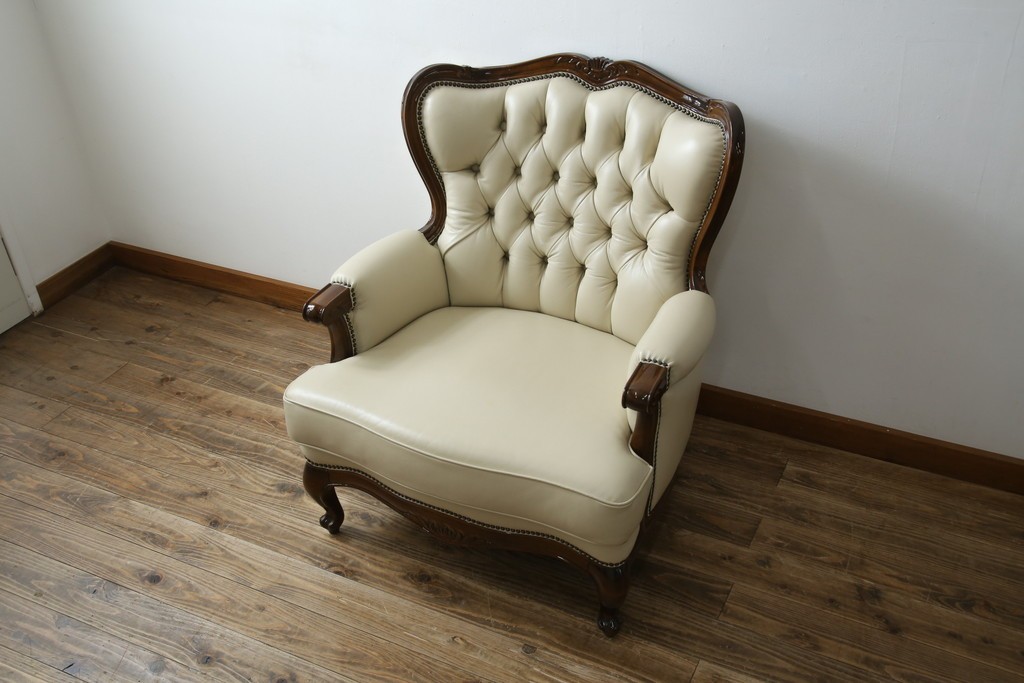 中古　美品　モリシゲ(MORISHIGE/森繁)　ロイヤルクィーン　優雅なデザインが魅力的な1Pソファ　定価約108万9千円　(R-065423)