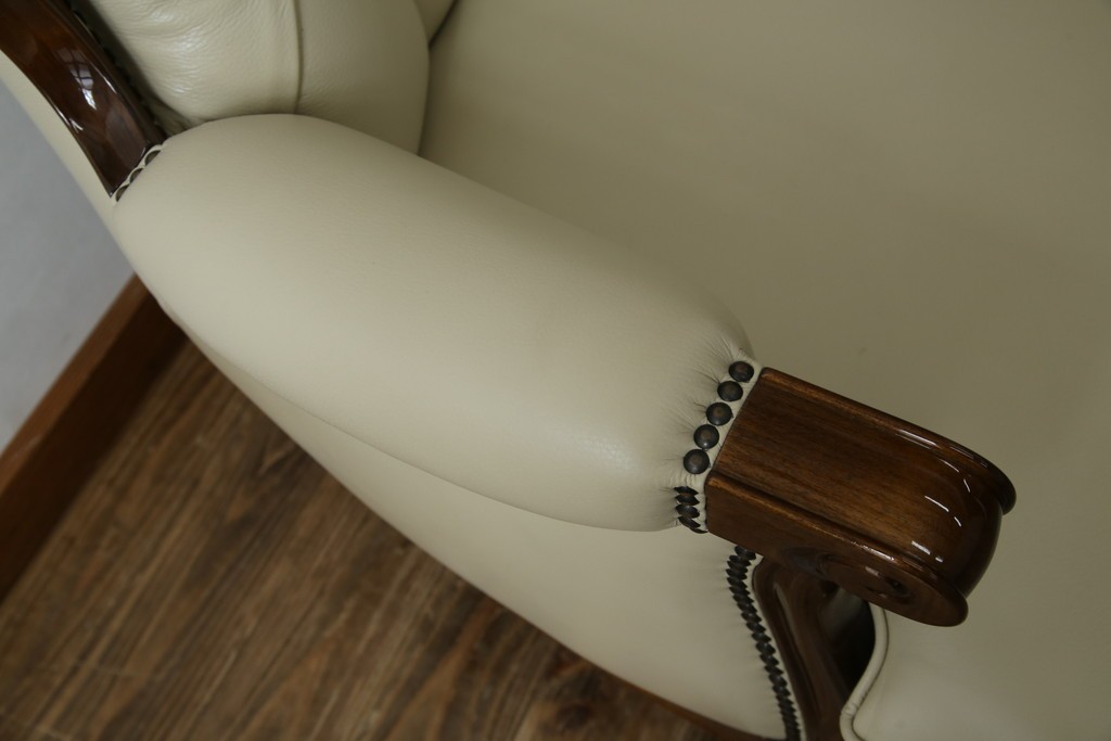 中古　美品　モリシゲ(MORISHIGE/森繁)　ロイヤルクィーン　優雅なデザインが魅力的な1Pソファ　定価約108万9千円　(R-065423)