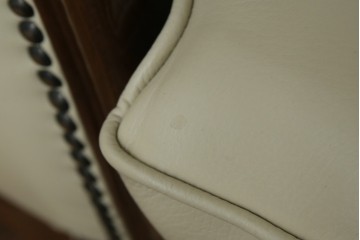 中古　美品　モリシゲ(MORISHIGE/森繁)　ロイヤルクィーン　優雅なデザインが魅力的な1Pソファ　定価約108万9千円　(R-065423)