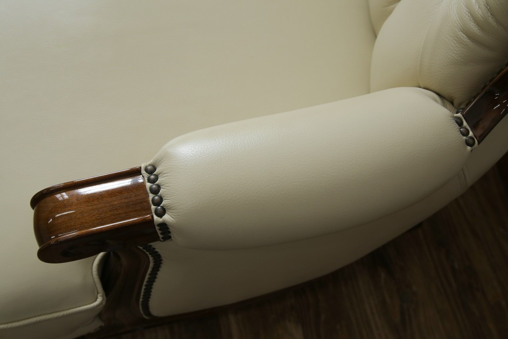 中古　美品　モリシゲ(MORISHIGE/森繁)　ロイヤルクィーン　優雅なデザインが魅力的な1Pソファ　定価約108万9千円　(R-065423)