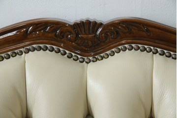 中古　美品　モリシゲ(MORISHIGE/森繁)　ロイヤルクィーン　優雅なデザインが魅力的な1Pソファ　定価約108万9千円　(R-065423)