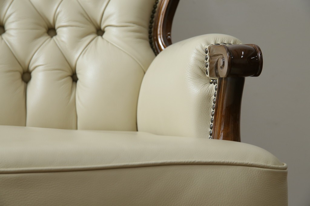 中古　美品　モリシゲ(MORISHIGE/森繁)　ロイヤルクィーン　優雅なデザインが魅力的な1Pソファ　定価約108万9千円　(R-065423)