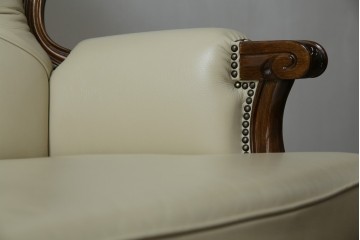 中古　美品　モリシゲ(MORISHIGE/森繁)　ロイヤルクィーン　優雅なデザインが魅力的な1Pソファ　定価約108万9千円　(R-065423)