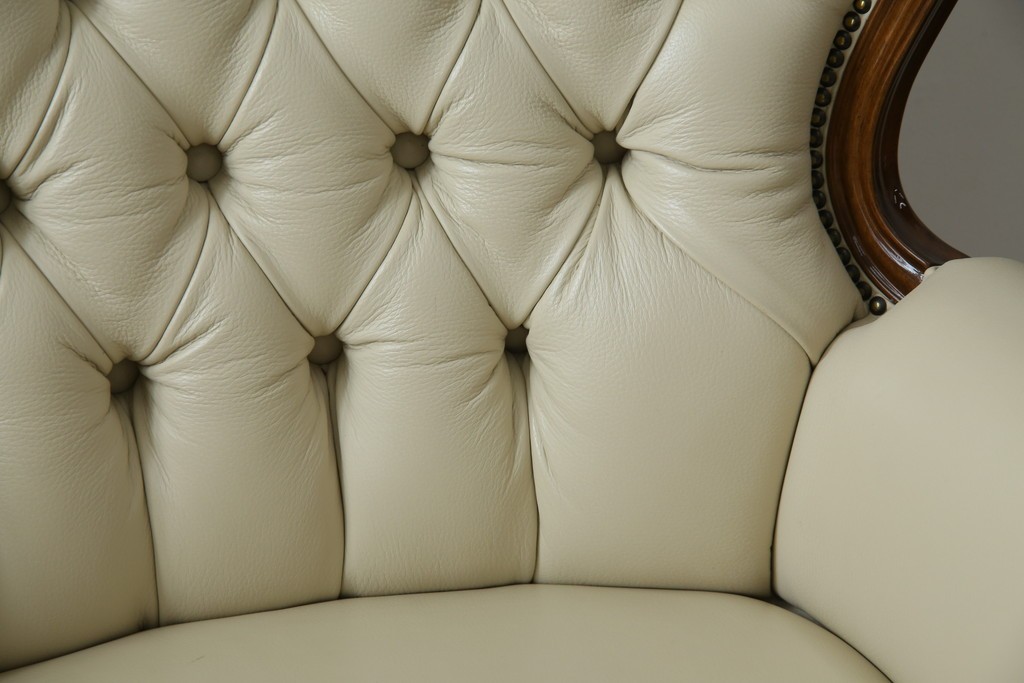 中古　美品　モリシゲ(MORISHIGE/森繁)　ロイヤルクィーン　優雅なデザインが魅力的な1Pソファ　定価約108万9千円　(R-065423)