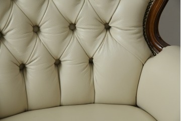 中古　美品　モリシゲ(MORISHIGE/森繁)　ロイヤルクィーン　優雅なデザインが魅力的な1Pソファ　定価約108万9千円　(R-065423)