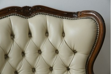 中古　美品　モリシゲ(MORISHIGE/森繁)　ロイヤルクィーン　優雅なデザインが魅力的な1Pソファ　定価約108万9千円　(R-065423)