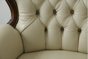 中古　美品　モリシゲ(MORISHIGE/森繁)　ロイヤルクィーン　優雅なデザインが魅力的な1Pソファ　定価約108万9千円　(R-065423)